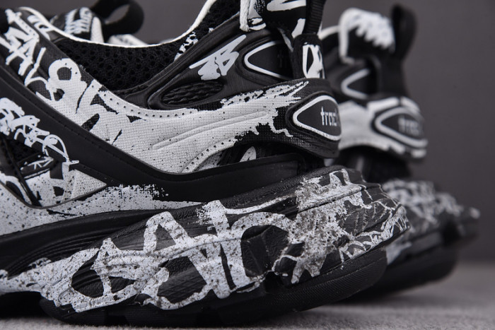 Ba*len*cia*ga track 3.0