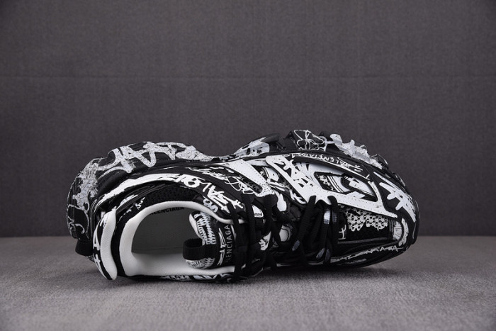 Ba*len*cia*ga track 3.0