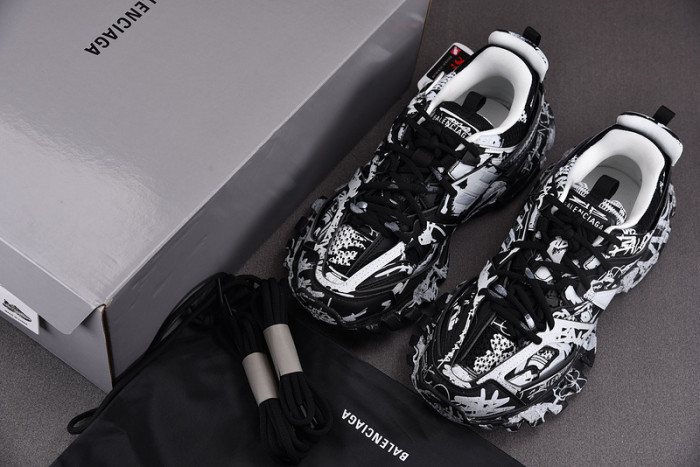 Ba*len*cia*ga track 3.0