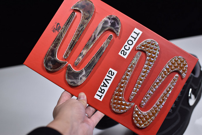 travis scott x nike air force 1 black aq4211-001