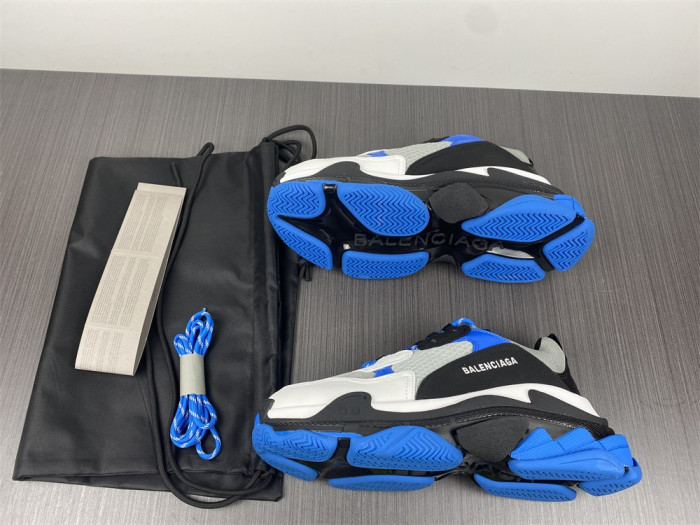 blcg sneaker triple.s.