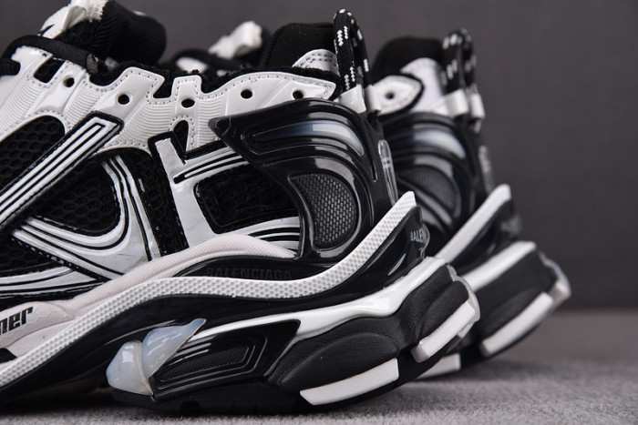 Ba*len*cia*ga -runner