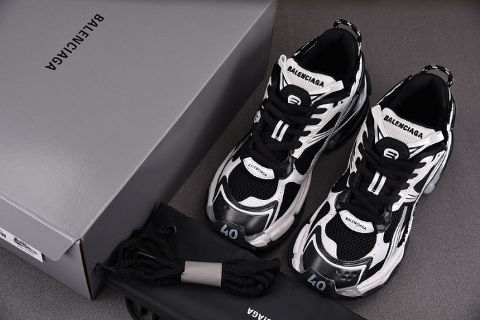 Ba*len*cia*ga -runner