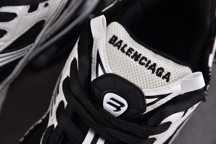 Ba*len*cia*ga -runner