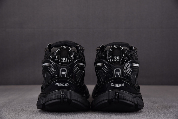 Ba*len*cia*ga -runner